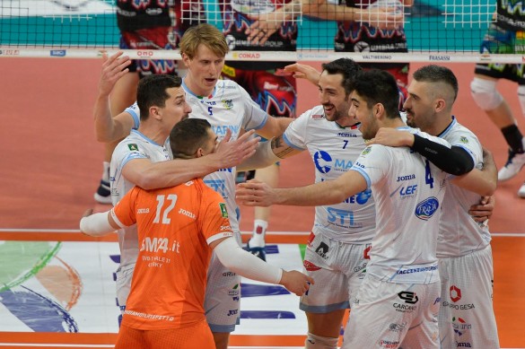 … durante Sir Safety Conad PERUGIA - Top Volley CISTERNA, Gara 1 Quarti di finale Play-Off Scudetto Superlega Credem Banca, Campionato Italiano di Pallavolo Maschile Serie A1 2021-22. presso PalaBarton Perugia IT, 27 marzo 2022. Foto: Michele Benda [riferimento file: 2022-03-27/_ND50018]