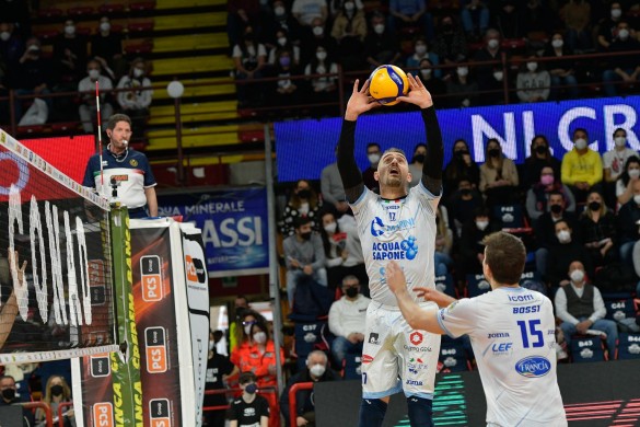 … durante Sir Safety Conad PERUGIA - Top Volley CISTERNA, Gara 1 Quarti di finale Play-Off Scudetto Superlega Credem Banca, Campionato Italiano di Pallavolo Maschile Serie A1 2021-22. presso PalaBarton Perugia IT, 27 marzo 2022. Foto: Michele Benda [riferimento file: 2022-03-27/_ND50066]