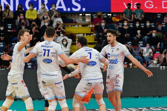 … durante Sir Safety Conad PERUGIA - Top Volley CISTERNA, Gara 1 Quarti di finale Play-Off Scudetto Superlega Credem Banca, Campionato Italiano di Pallavolo Maschile Serie A1 2021-22. presso PalaBarton Perugia IT, 27 marzo 2022. Foto: Michele Benda [riferimento file: 2022-03-27/_ND50072]